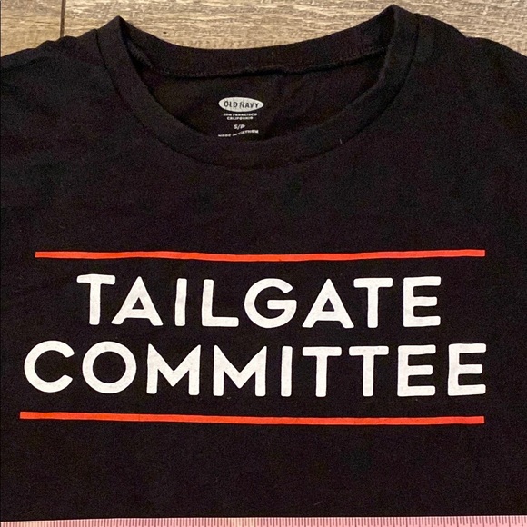Old Navy Black Crewneck Tee Tailgate Committee with Red and White Print - Picture 2 of 4